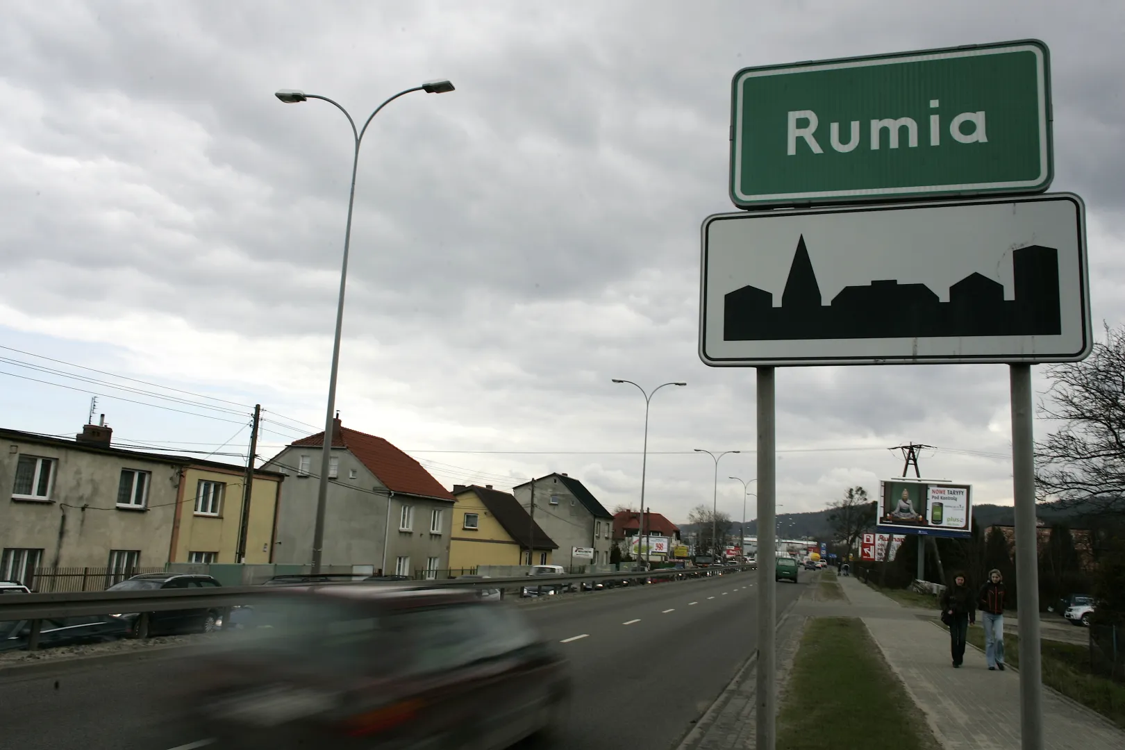 Rumia, tablica z nazwą miasta. Fot. PAP/Adam Warżawa