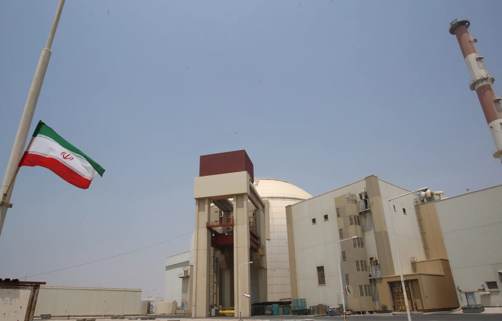 Elektrownia w Buszehr. Fot. EPA/ABEDIN TAHERKENAREH