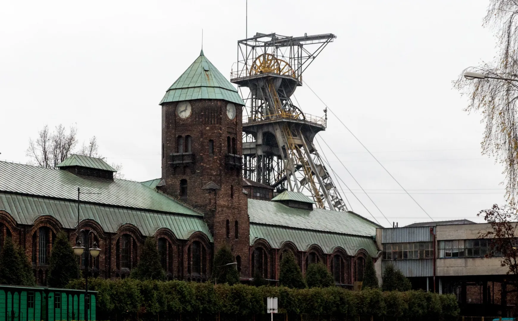 KWK Wieczorek w Katowicach w 2015 r. Fot. PAP/Andrzej Grygiel