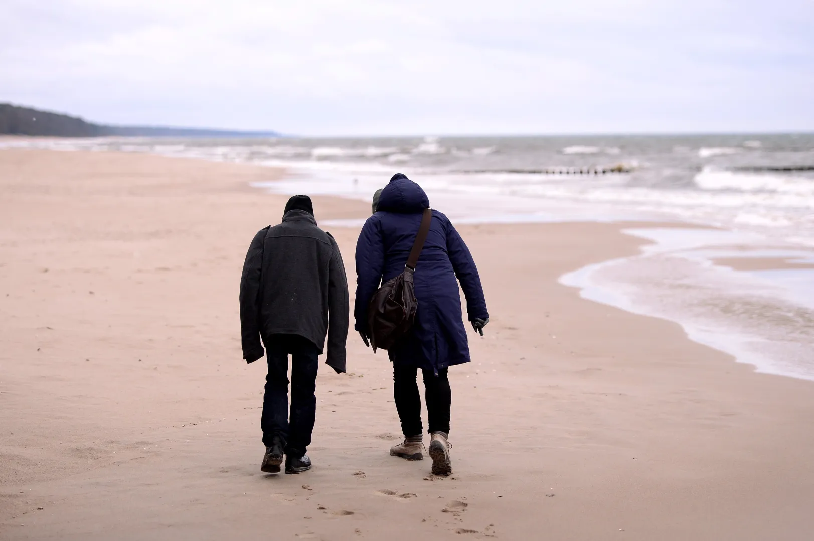 Silny wiatr nad morzem. Fot PAP/Marcin Bielecki