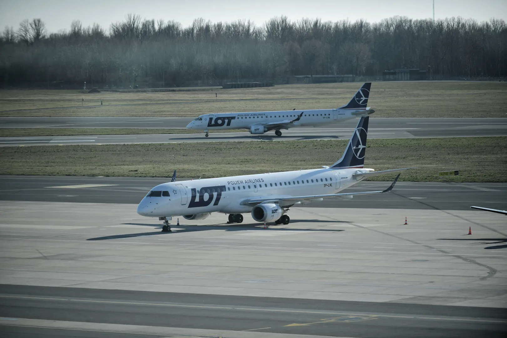Samolot lini lotniczych PLL LOT. Fot. PAP/Marcin Obara