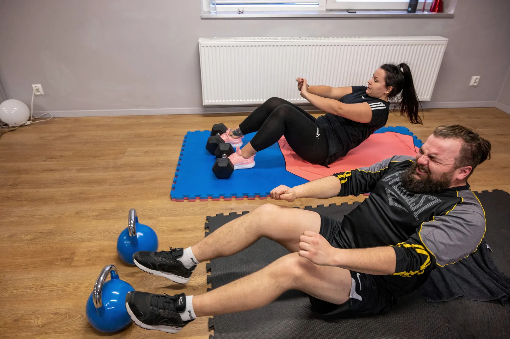 Trening na siłowni. Fot. PAP/Grzegorz Michałowski