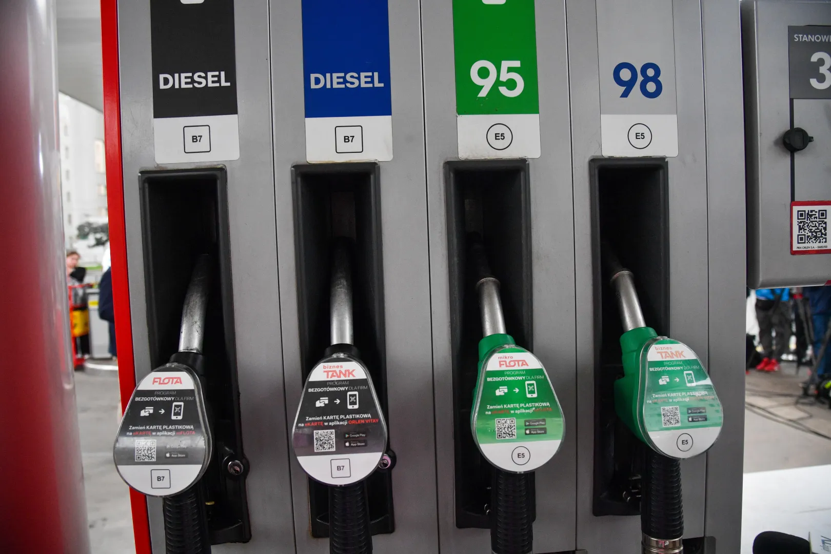 Dystrybutor paliwa. Fot. PAP/Radek Pietruszka