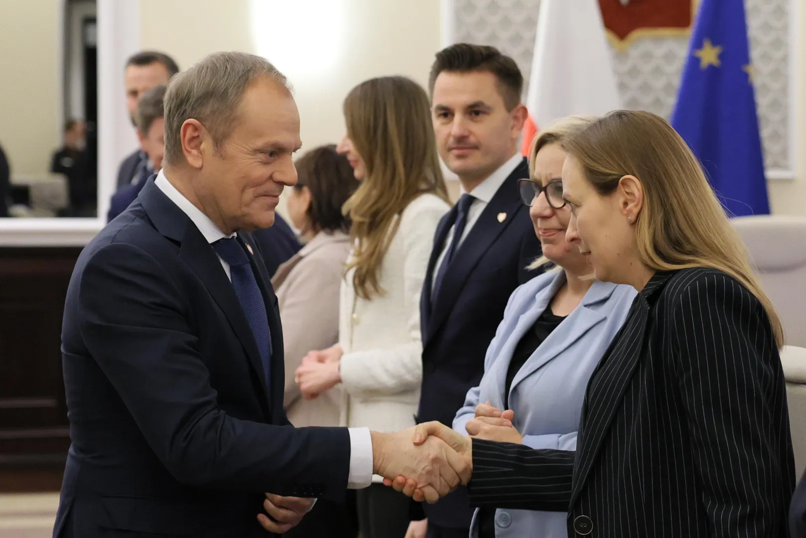 Premier Donald Tusk (L), minister klimatu i środowiska Paulina Hennig-Kloska (2P) oraz minister funduszy i polityki regionalnej Katarzyna Pełczyńska-Nałęcz, fot. PAP/Paweł Supernak