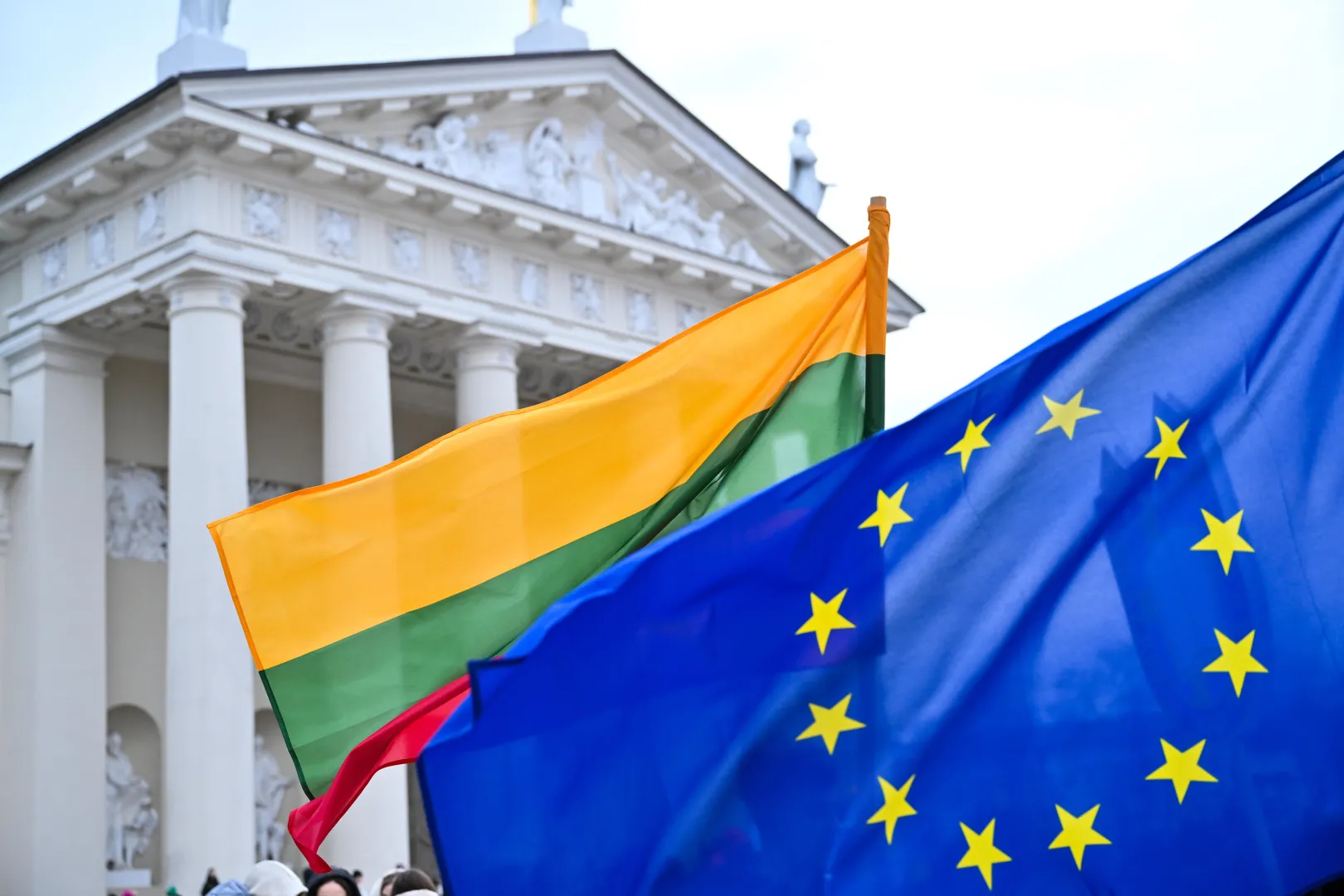 Прапори Литви та ЄС. Фотоілюстрація. Fot. PAP/Valdemar Doveiko