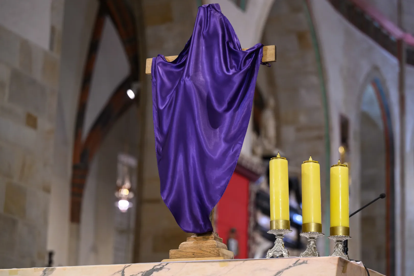 Msza Wieczerzy Pańskiej w Wielki Czwartek, zdjęcie ilustracyjne, fot. PAP/Jakub Kaczmarczyk