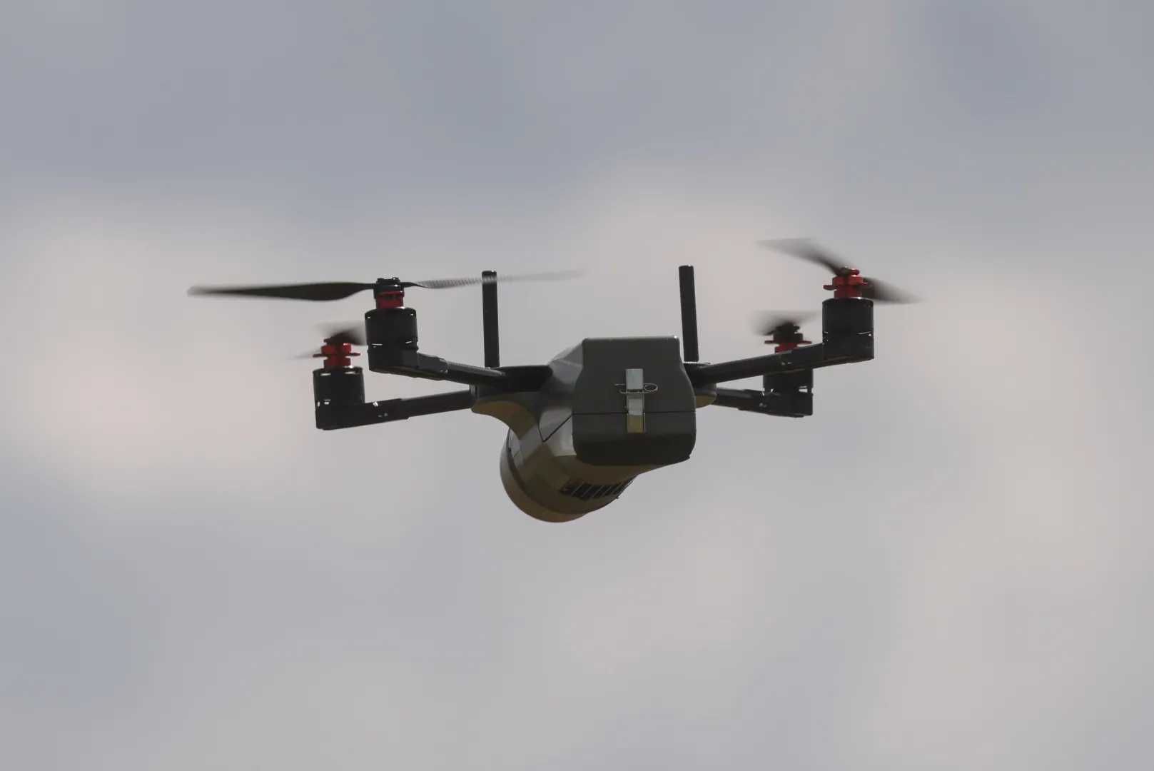 Dron - zdjęcie ilustracyjne Fot. PAP/Leszek Szymański