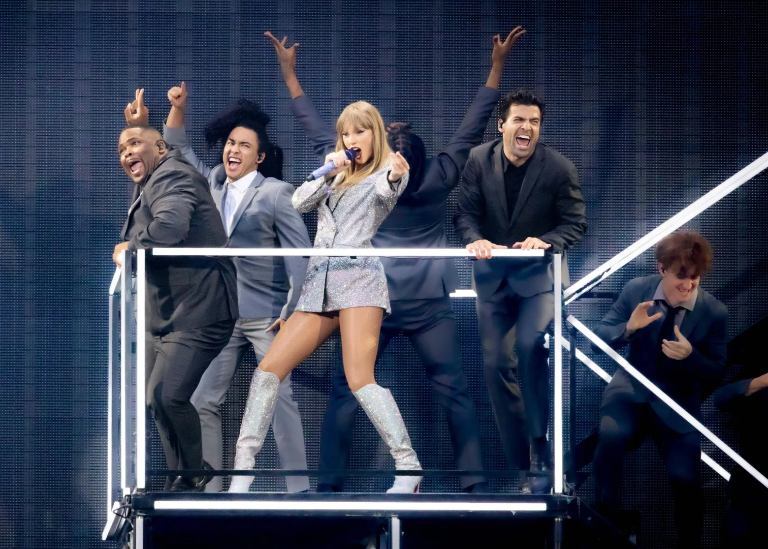 Taylor Swift podczas koncertu, fot. PAP/EPA/ANSA/MATTEO BAZZI