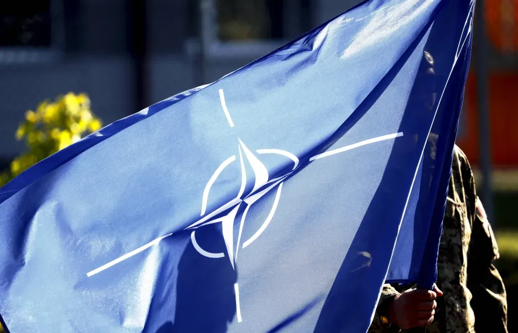 Flaga NATO (zdjęcie ilustracyjne). Fot.EPA/TOMS KALNINS