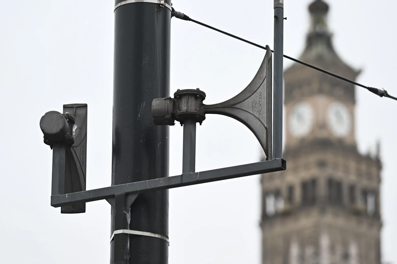 Сирени тривоги в центрі Варшави, фотоілюстрація. Fot. PAP/Radek Pietruszka