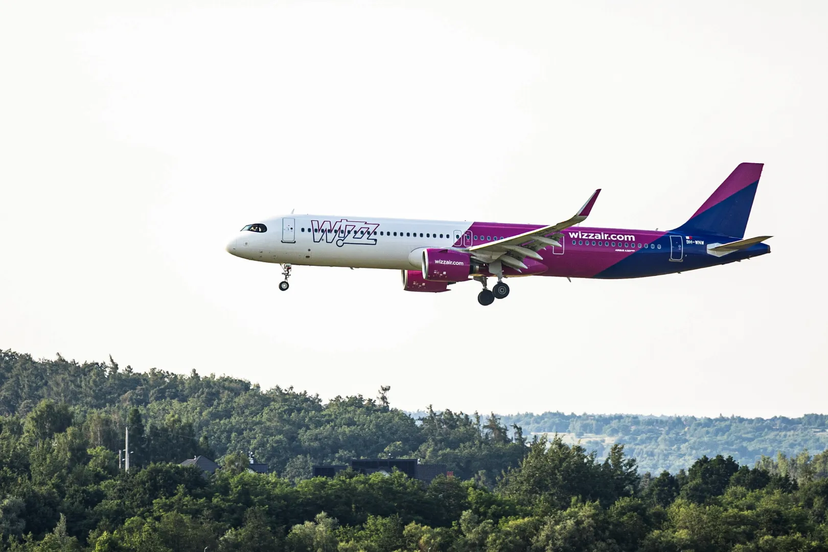 Samoloty przewoźnika Wizz Air. Fot. PAP/Art Service