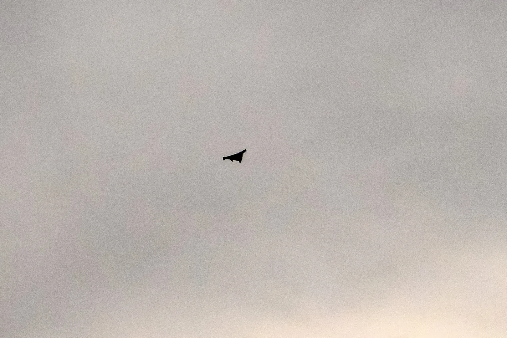 Російський дрон у повітрі над Україною, фотоілюстрація. Fot. PAP/Vladyslav Musiienko