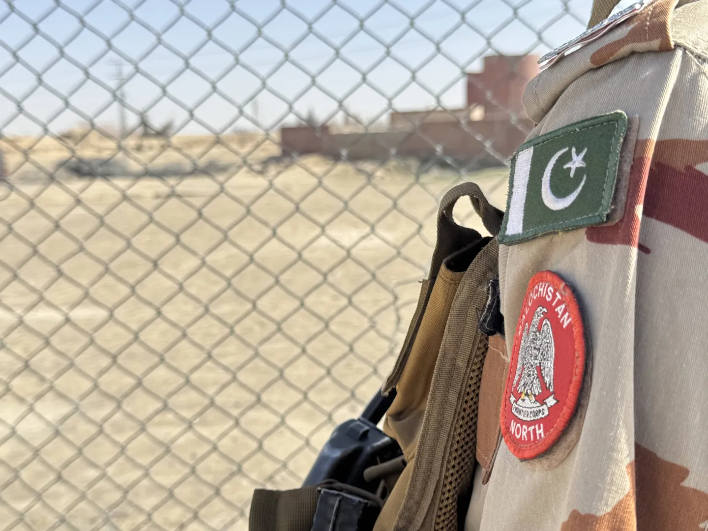 Pakistański żołnierz, zdjęcie ilustracyjne, fot. PAP/EPA/AKHTAR GULFAM