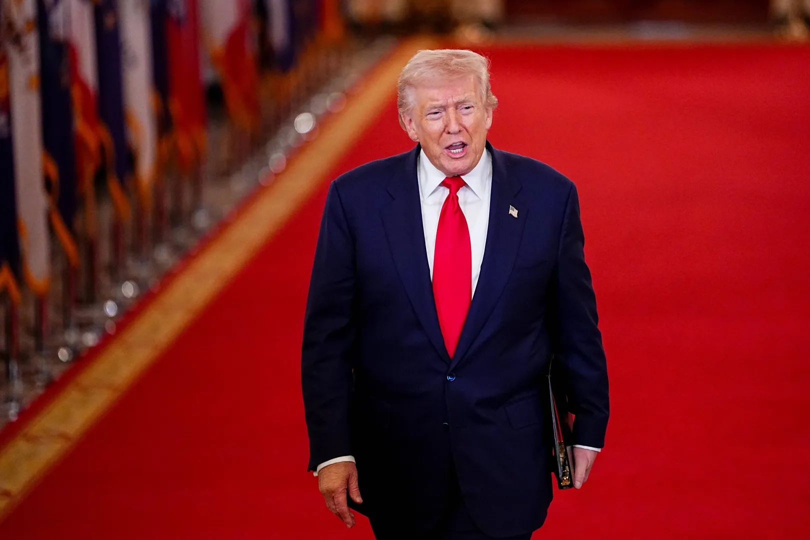 Prezydent USA Donald Trump. Fot. PAP/EPA/AARON SCHWARTZ / POOL