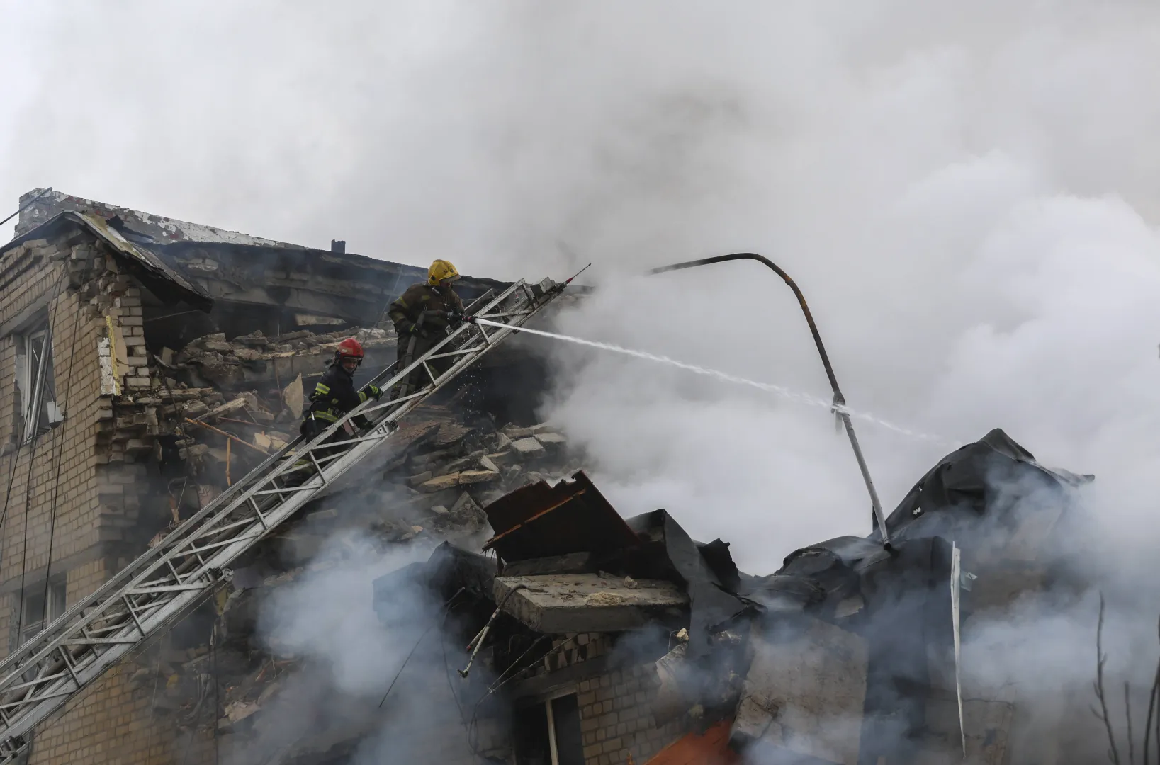 Rosyjskie ataki dronów na Ukrainę. Fot. PAP/EPA/SERGEY KOZLOV