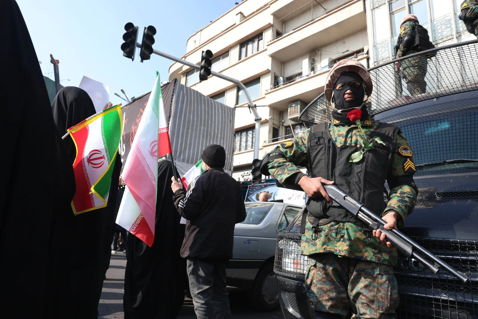 Irańska policja (zdjęcie ilustracyjne). Fot. EPA/ABEDIN TAHERKENAREH