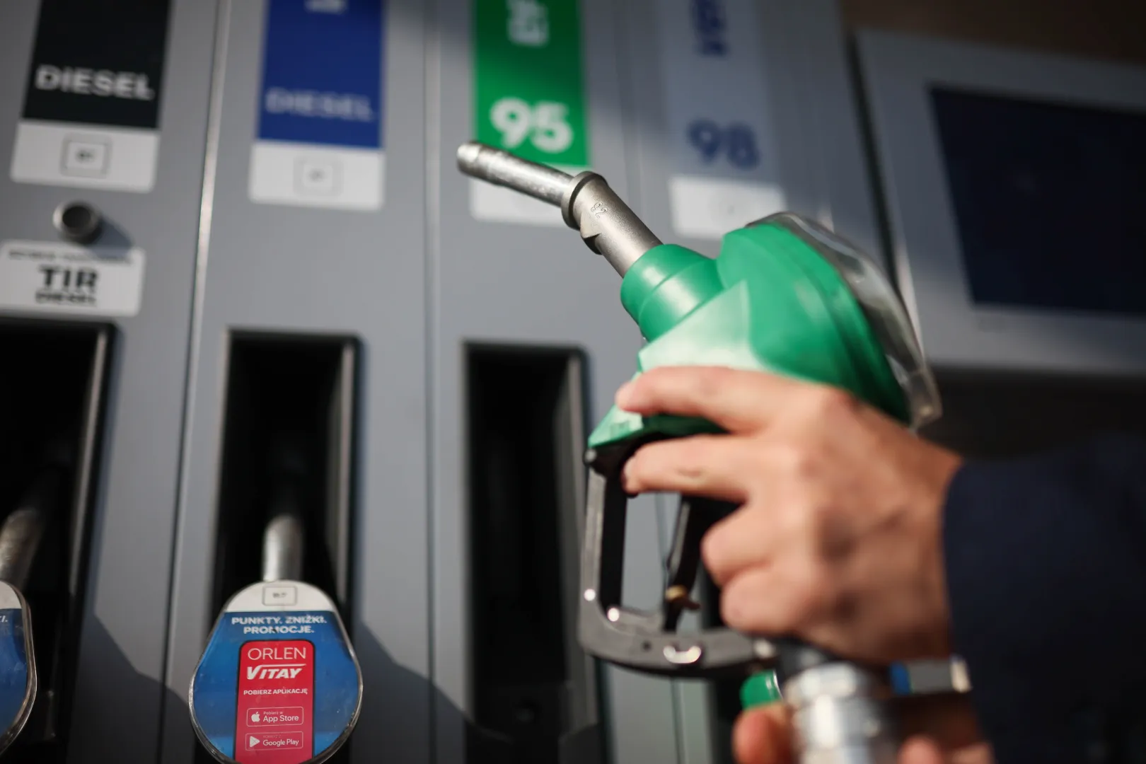Dystrybutor paliw Fot. PAP/Leszek Szymański