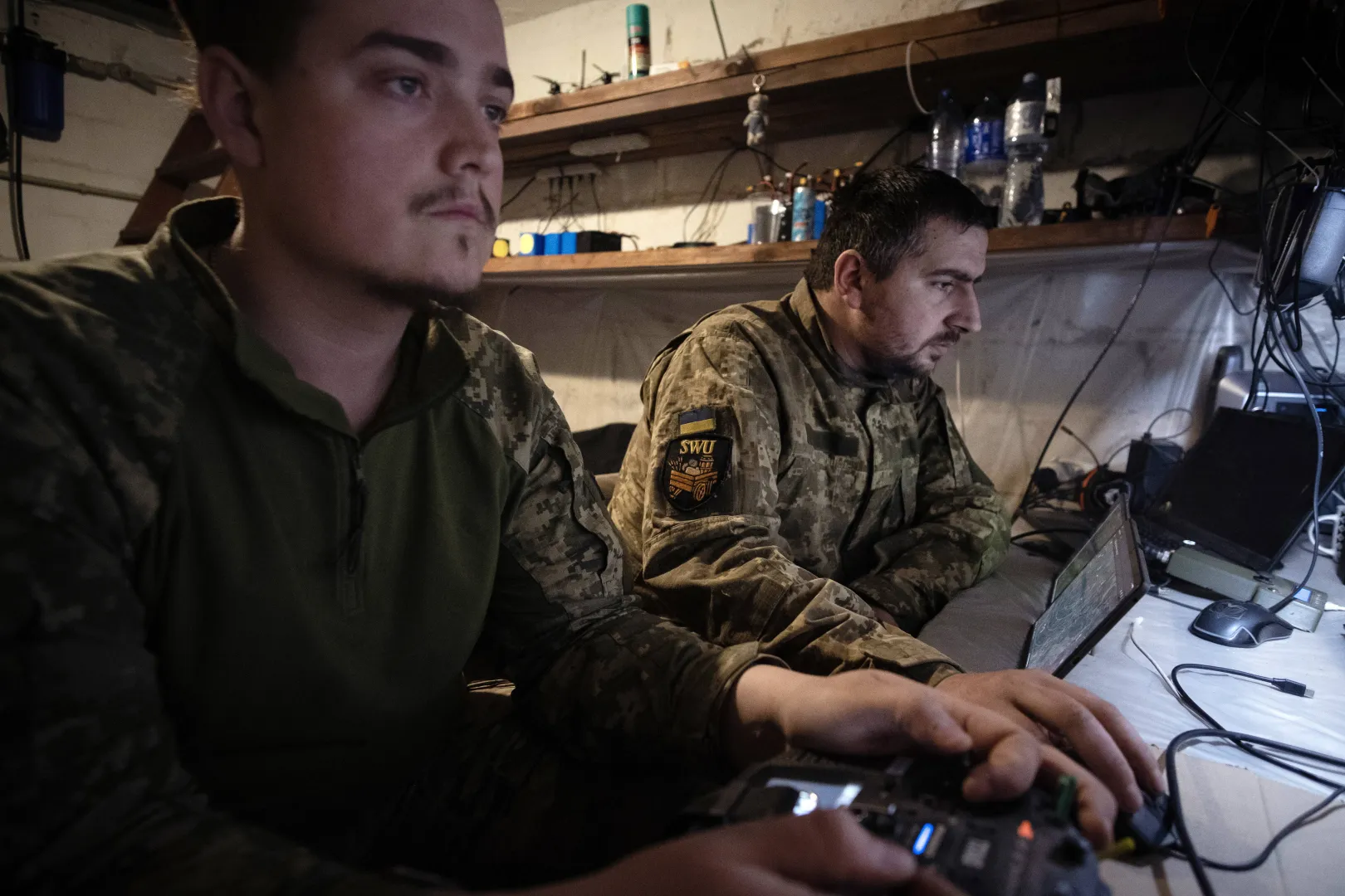 Оператори українських Збройних сил використовують FPV-дрони-перехоплювачі на передовій у Донецькій області. Fot. PAP/EPA