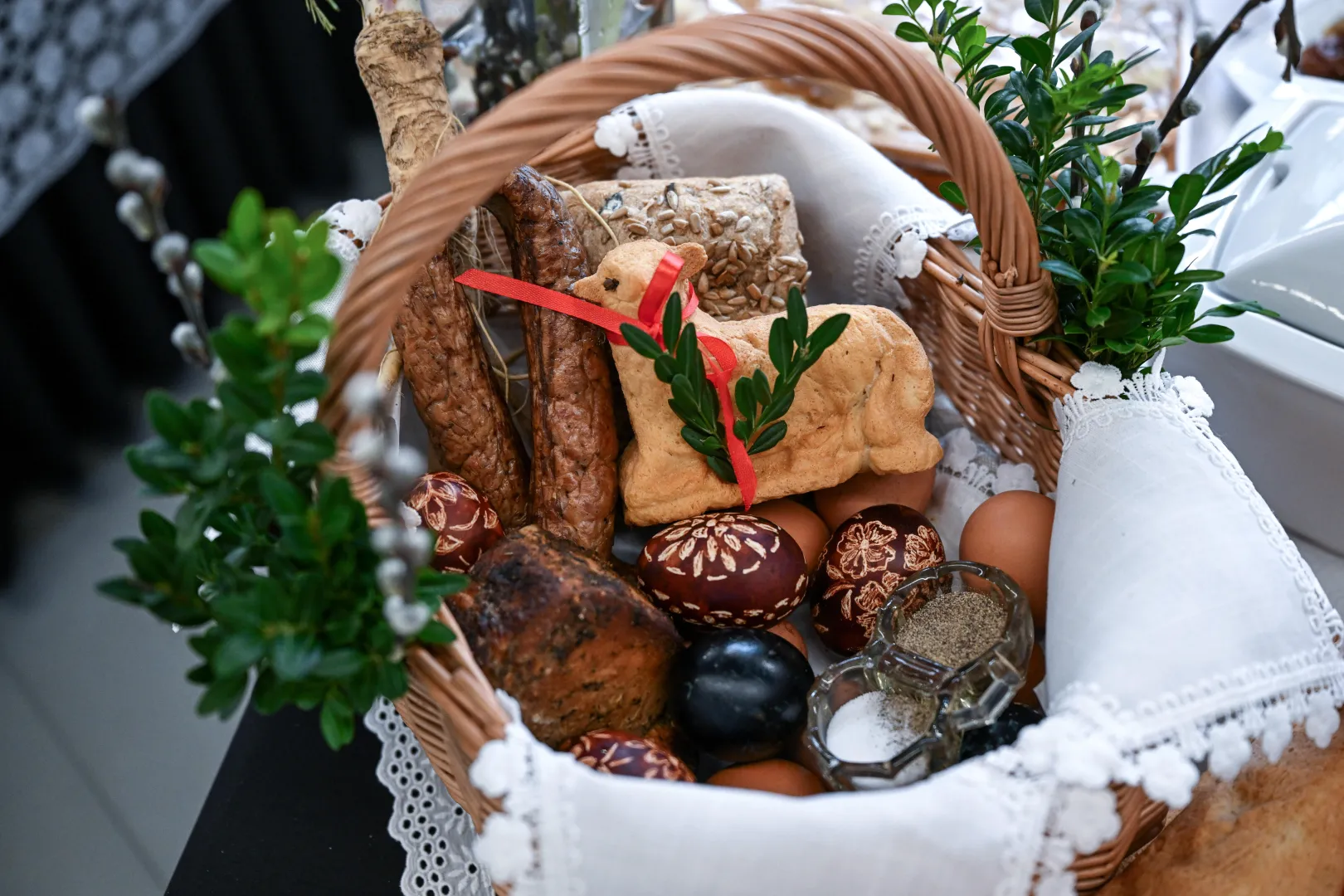 Wielkanocny koszyczek Fot. PAP/Darek Delmanowicz