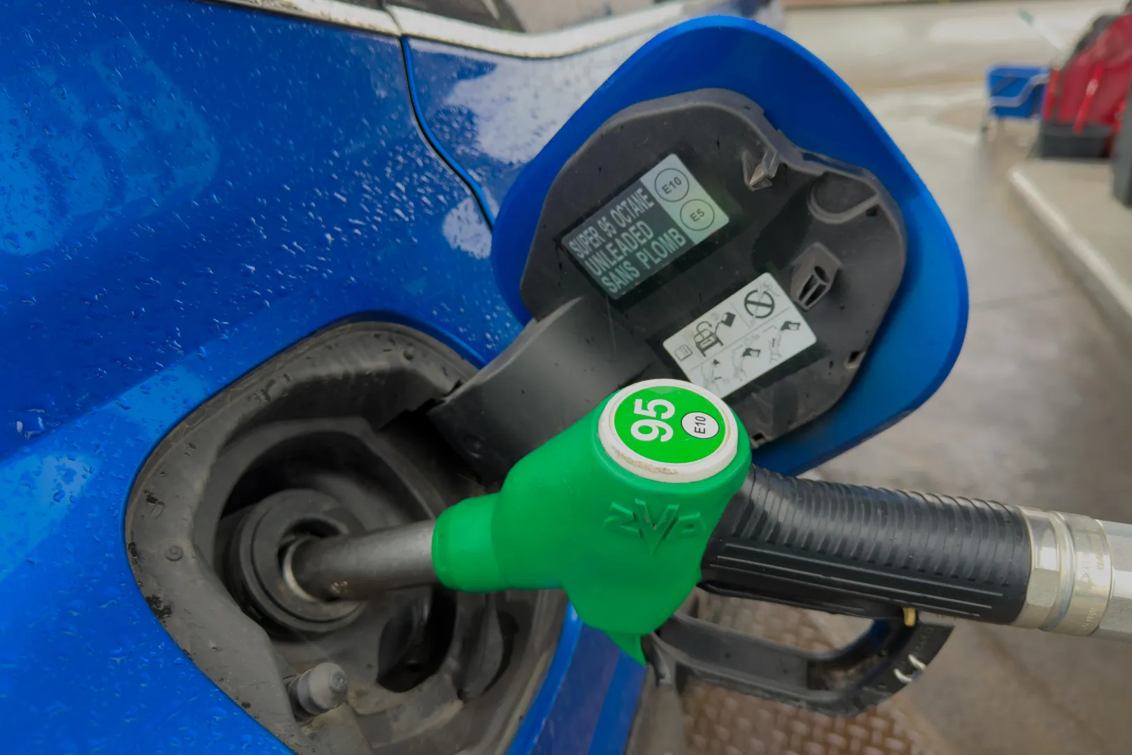 Stacja benzynowa (zdjęcie ilustracyjne). Fot. PAP/Darek Delmanowicz