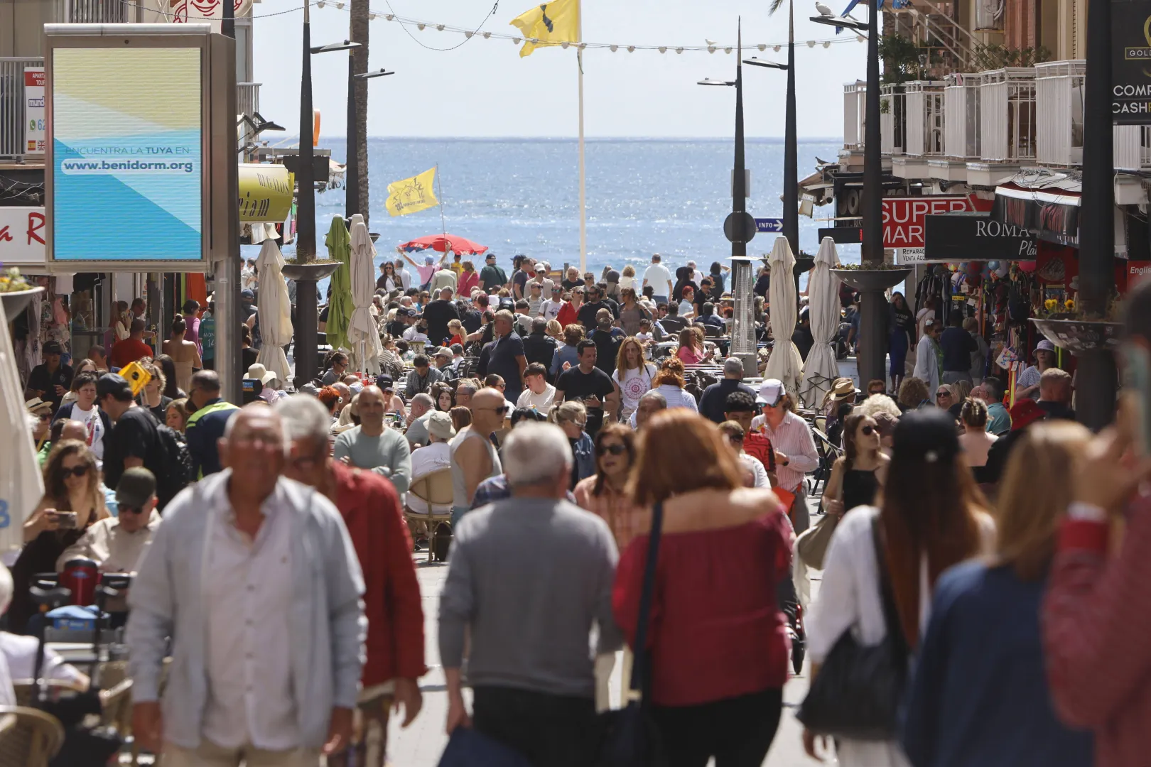 Turyści (zdjęcie ilustracyjne). Fot. EPA/MORELL