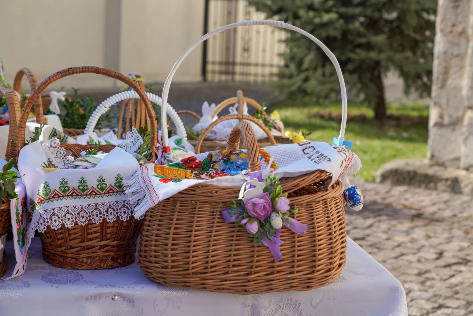 Wielkanocny koszyk (zdjęcie ilustracyjne). Fot. PAP/Vitaliy Hrabar