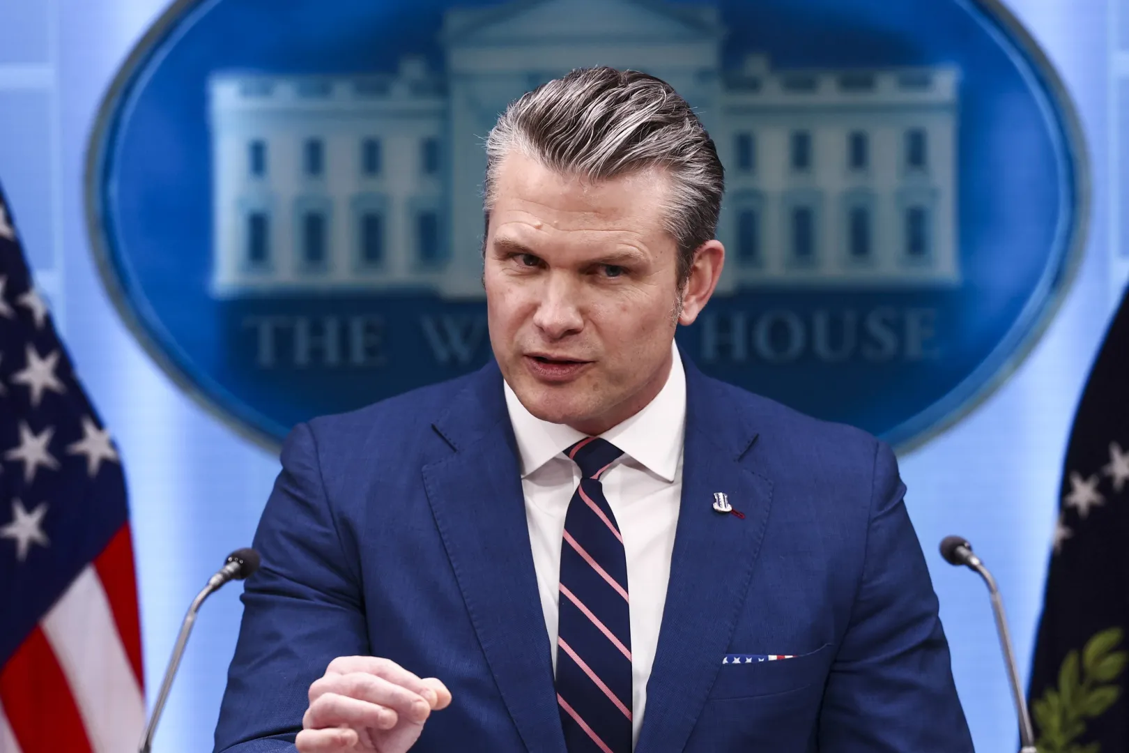 Pete Hegseth Fot. PAP/EPA/JIM LO SCALZO