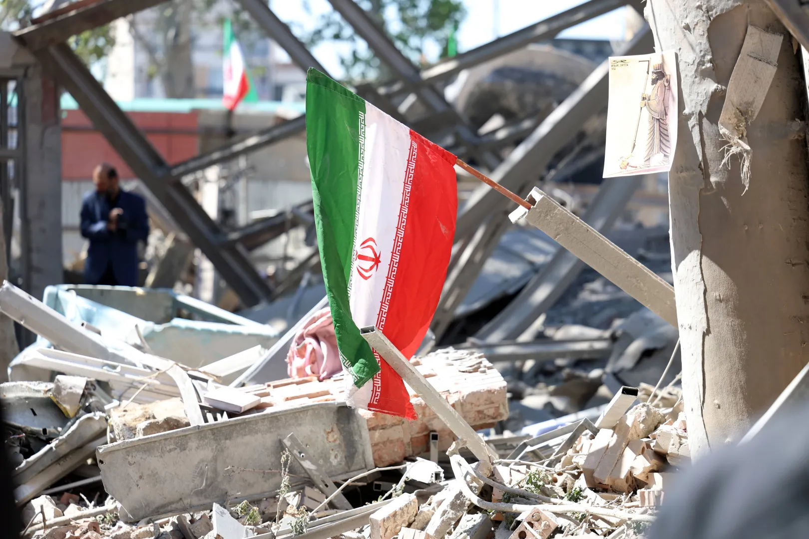 Flaga Iranu. Zdj. ilustracyjne. Fot. PAP/EPA/ABEDIN TAHERKENAREH