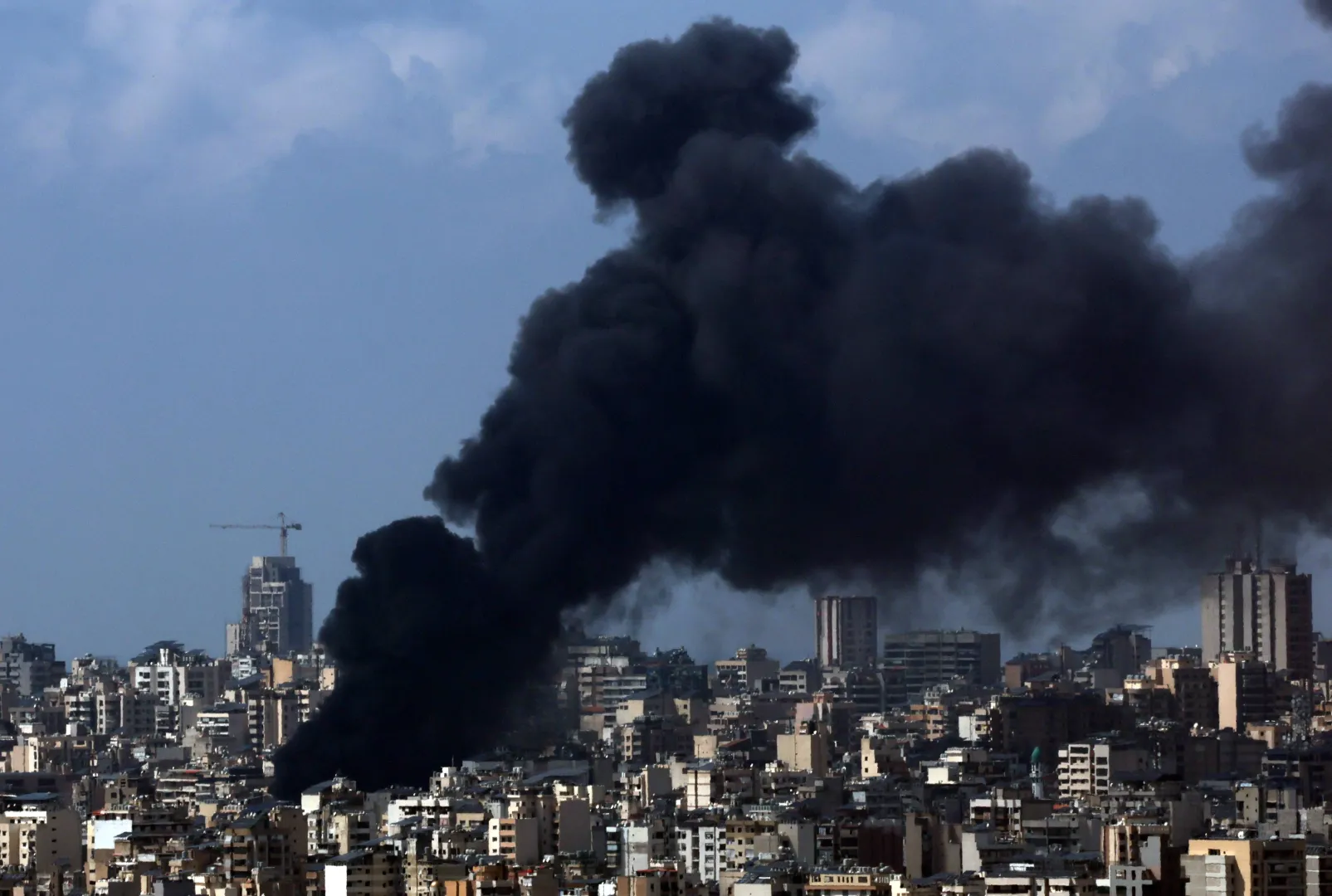 Izraelski atak na Bejrut. Fot. EPA/WAEL HAMZEH