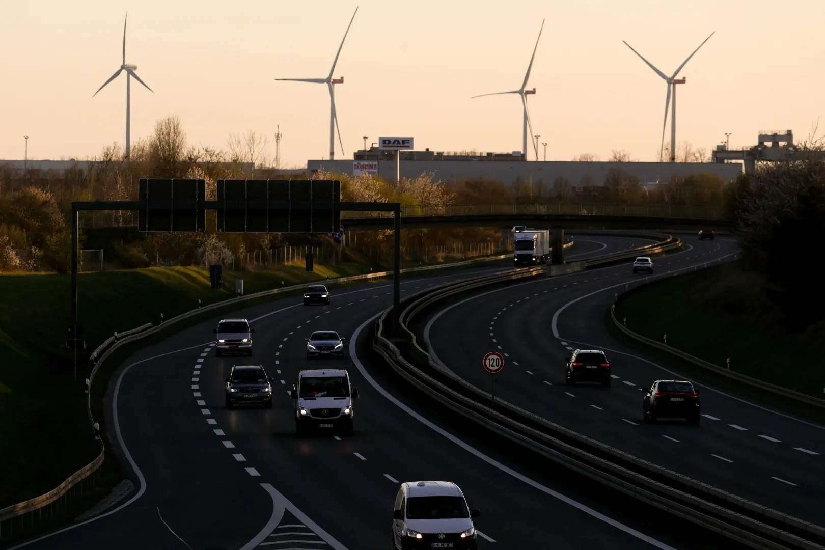 Niemiecka autostrada. Fot. PAP/EPA/FILIP SINGER 