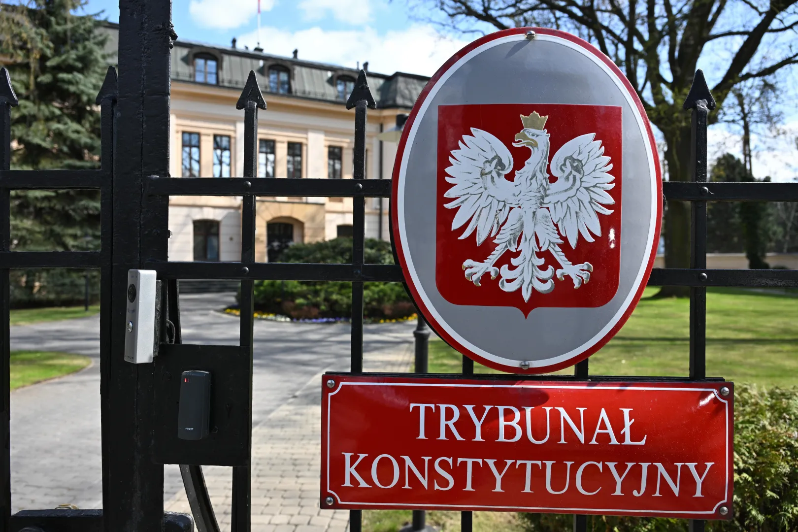 Siedziba Trybunału Konstytucyjnego. Fot. PAP/Radek Pietruszka