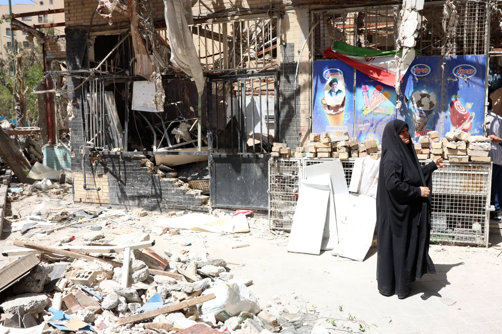 Zniszczenia w Teheranie (zdjęcie ilustracyjne). Fot. EPA/ABEDIN TAHERKENAREH