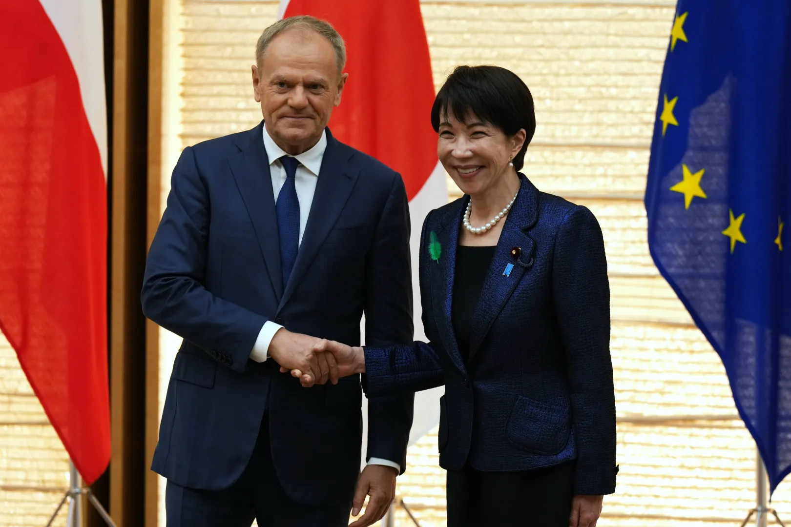 Donald Tusk, Sanae Takaichi. Fot. PAP/EPA/Hiro Komae