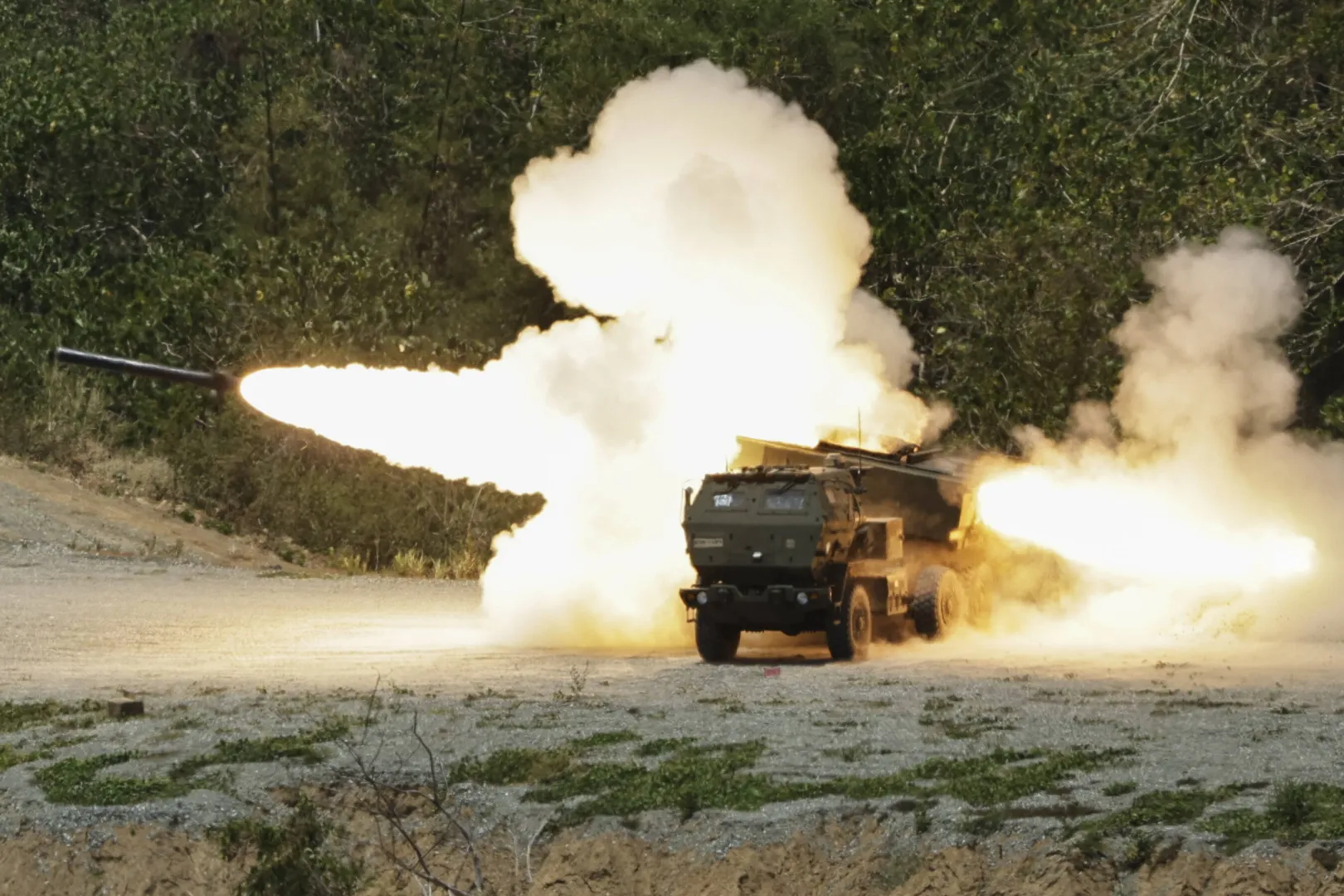 System artylerii rakietowej HIMARS. Fot. PAP/EPA/ROLEX DELA PENA