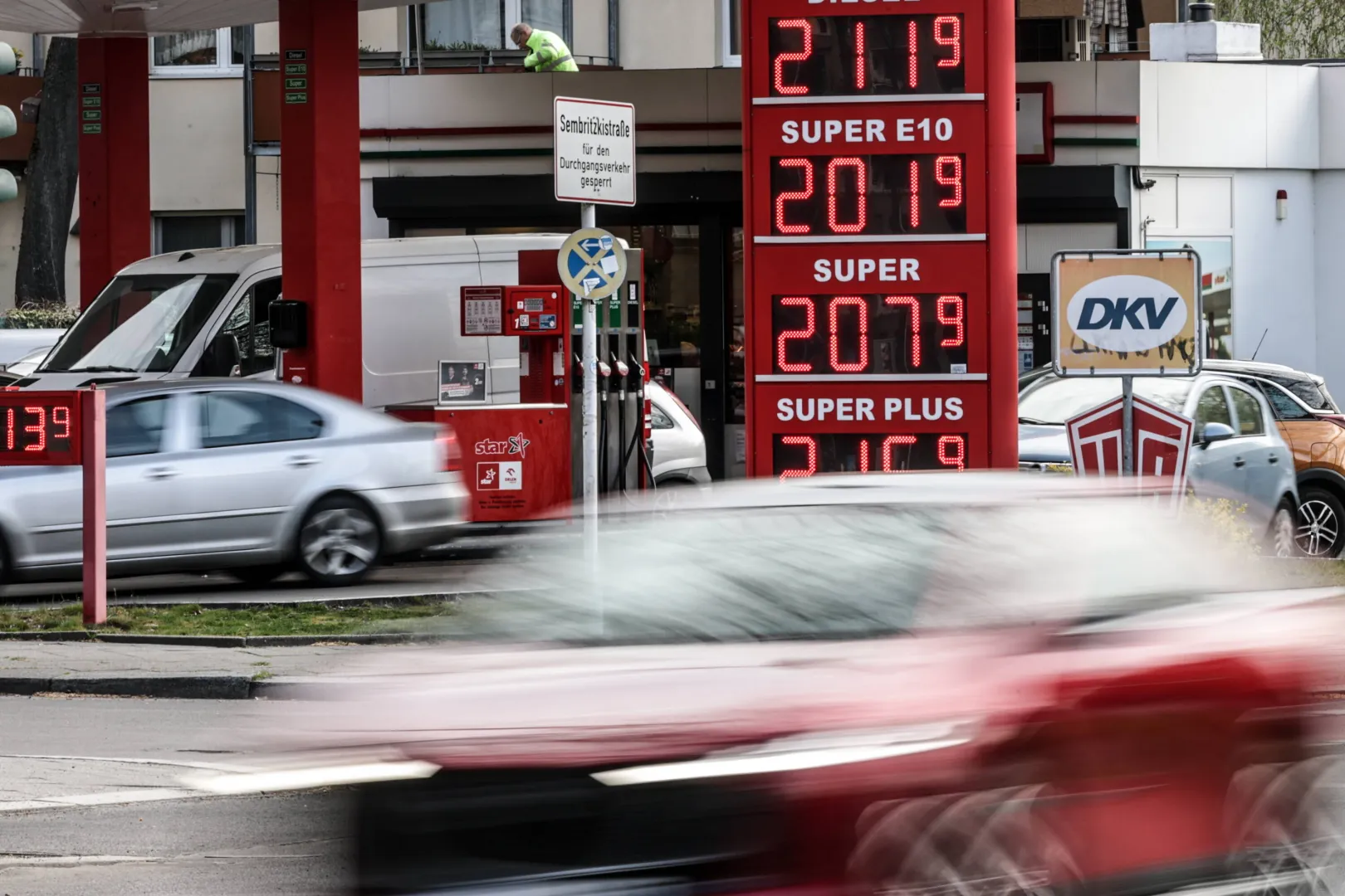 Stacja paliw w Niemczech. Fot. PAP/EPA/FILIP SINGER