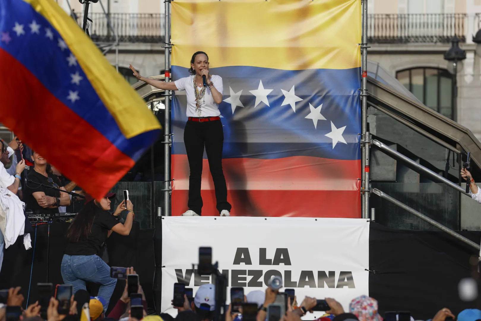 Maria Corina Machado podczas wiecu w Madrycie, fot. PAP/EPA/EFE/Javier Lizon