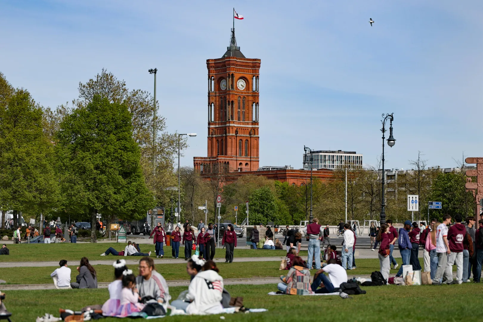 Червона ратушв в Берліні. Фотоілюстрація. Fot. PAP/EPA/FILIP SINGER