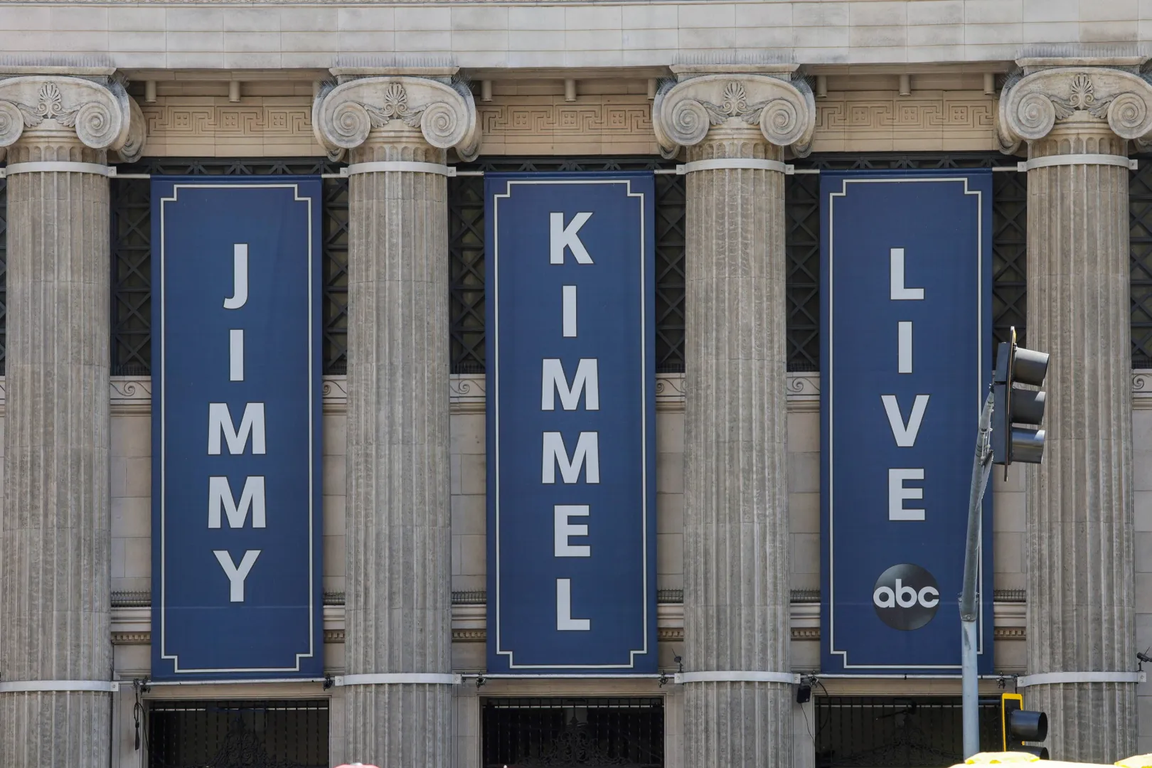 Program Jimmy'ego Kimmela po raz kolejny wzbudza kontrowersje politycznej. Fot. PAP/EPA/CHRIS TORRES