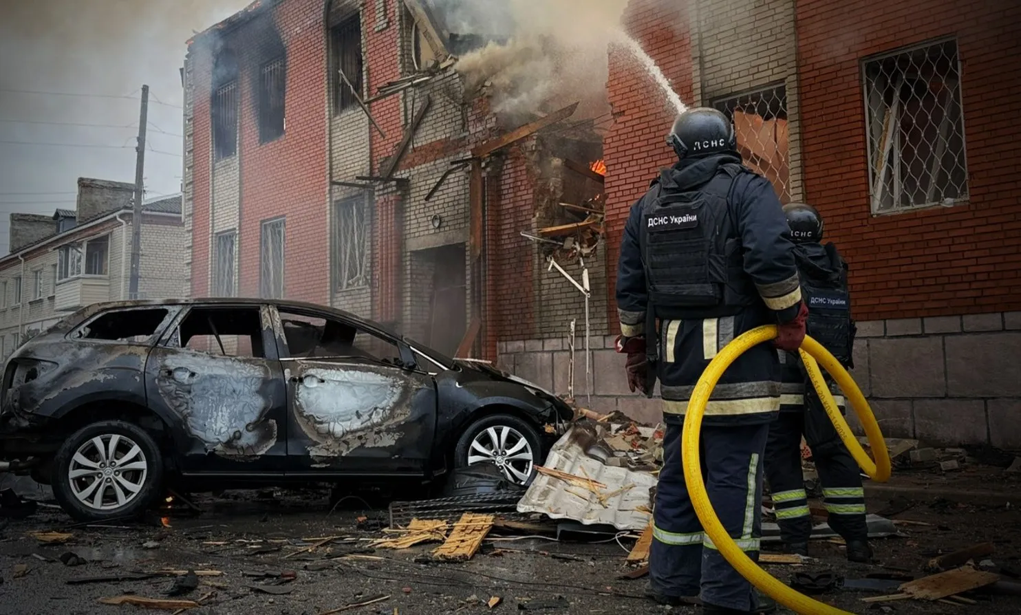  Chersoń, położony nad Dnieprem, jest bardzo często ostrzeliwany przez siły rosyjskie okupujące tereny na drugim brzegu rzeki. Fot. X/DSNS.GOV.UA (zdjęcie ilustracyjne)