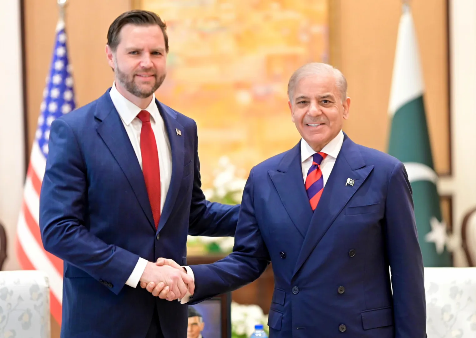 JD Vance, Shehbaz Sharif. Fot. PAP/EPA/PAKISTAN FOREIGN MINISTRY