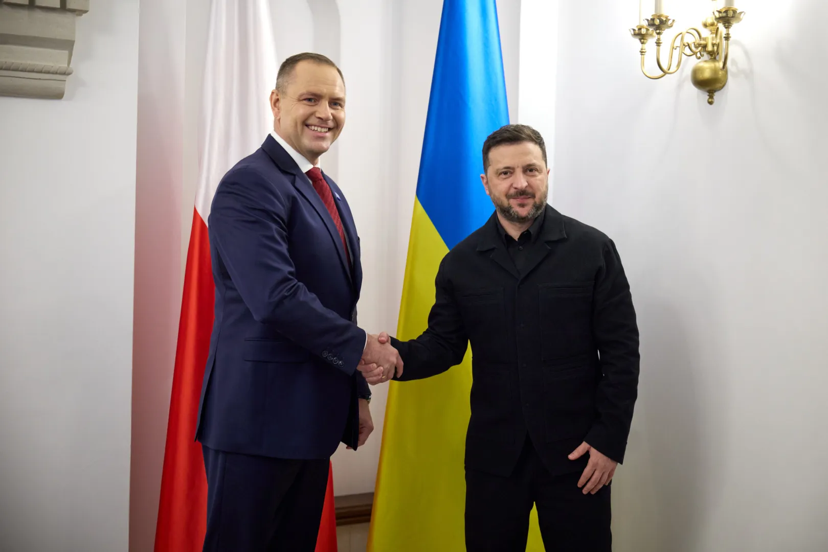 Президенты Польши и Украины - Кароль Навроцкий и Владимир Зеленский во время встречи в Бухаресте. Fot. X/Volodymyr Zelenskyy
