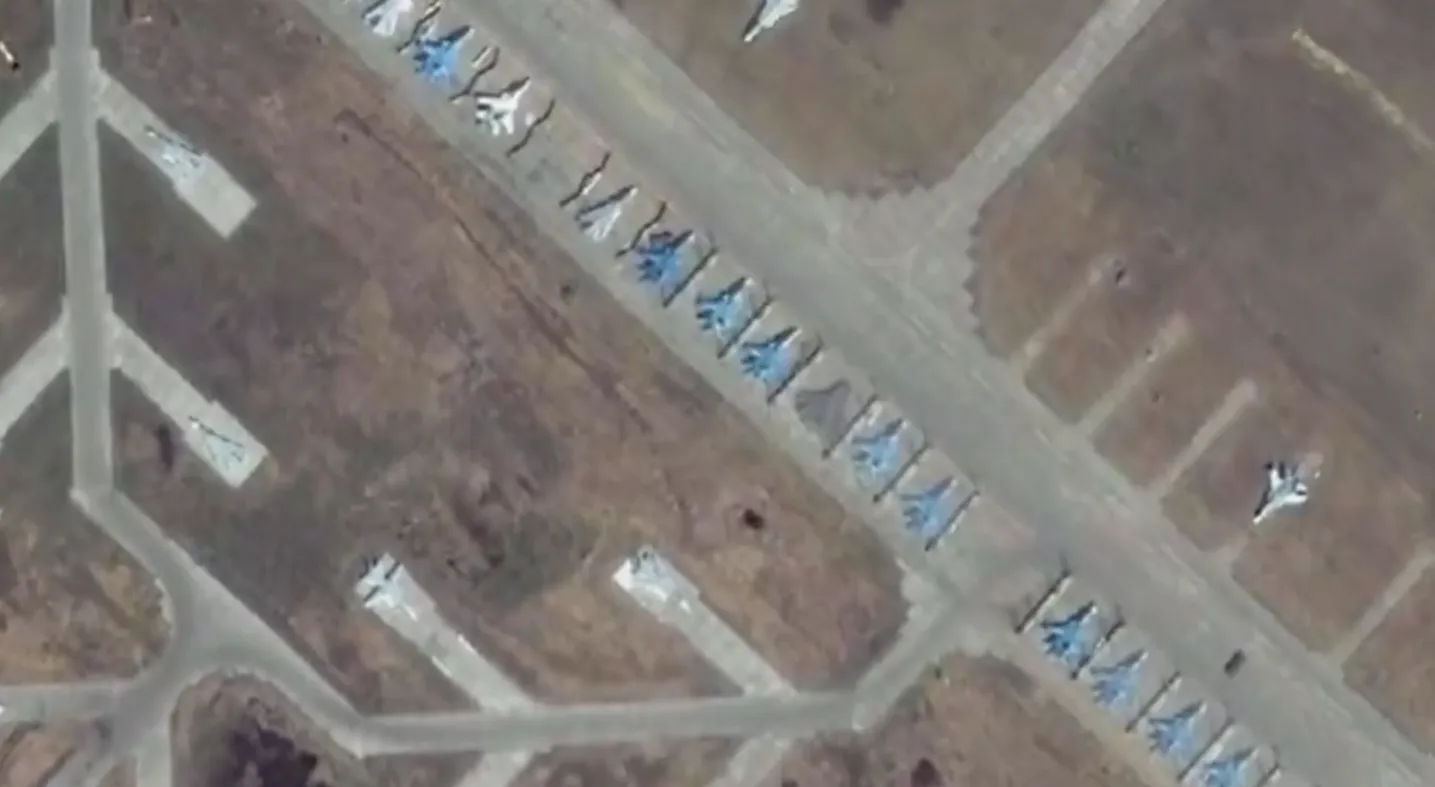 Według dowódcy uderzone zostały dwa samoloty Su-57, jeden Su-34 i dodatkowy Su o nieustalonej modyfikacji. Fot. X/Unmanned Systems Forces