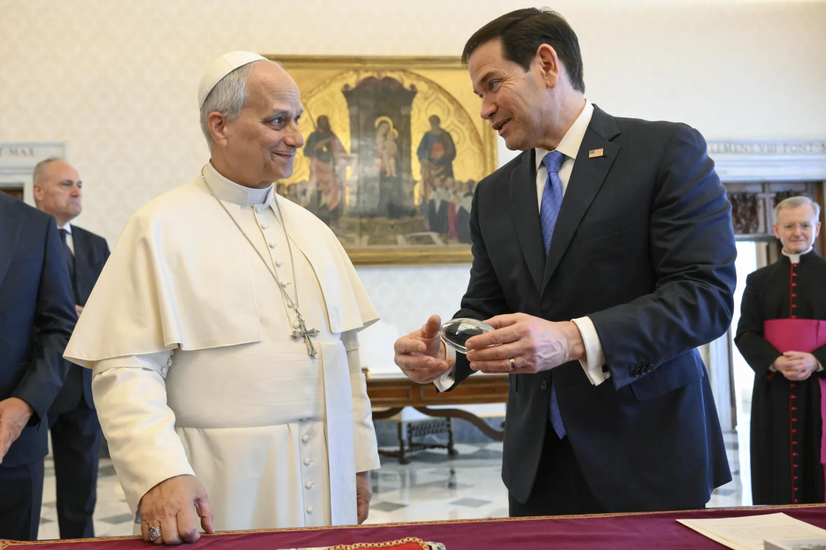 Sekretarz stanu Marco Rubio i papież Leon XIV. Fot. PAP/EPA/VATICAN MEDIA