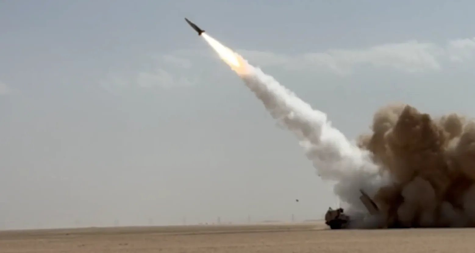 Emirackie władze poinformowały o zestrzeleniu przez obronę powietrzną nad wodami terytorialnymi trzech irańskich rakiet, czwarta spadła do morza. Fot. X/Lockheed Martin 9zdjęcie ilustracyjne)