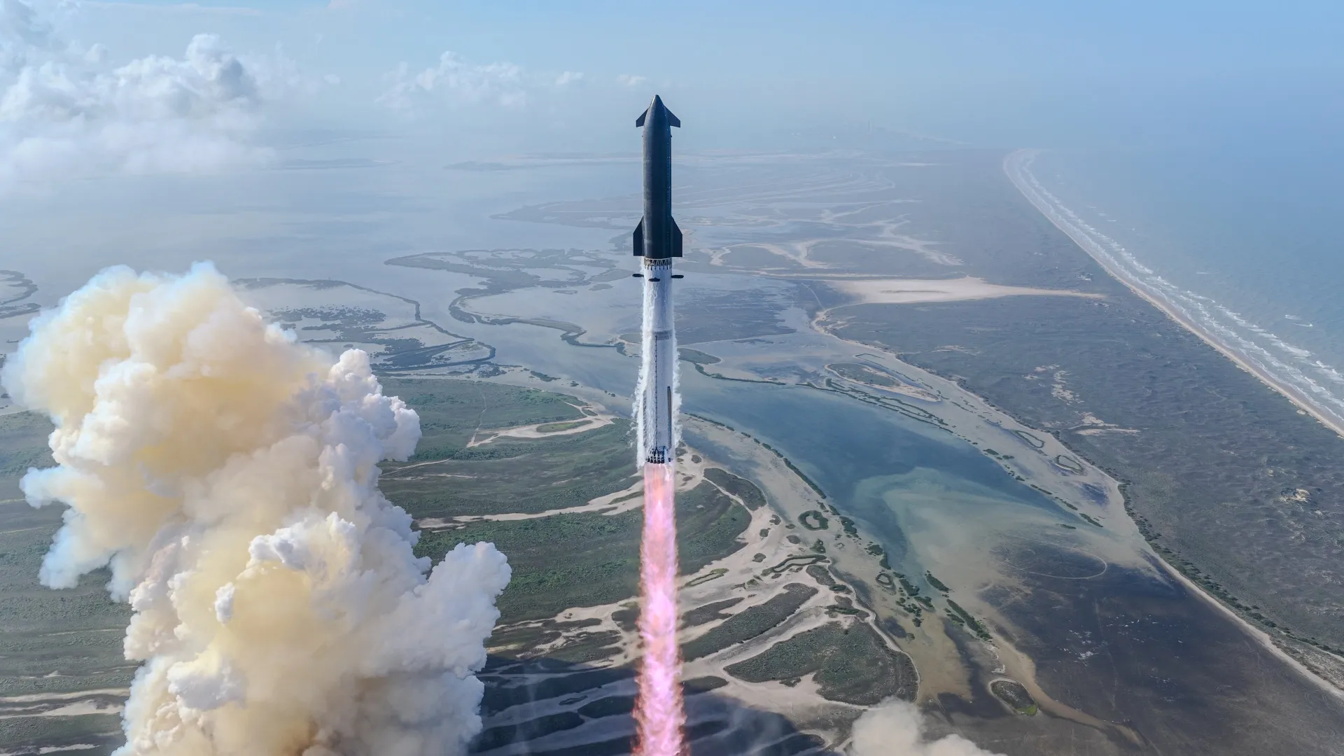 Udany lot testowy udoskonalonej wersji rakiety Starship firmy SpaceX. Fot. SpaceX/X