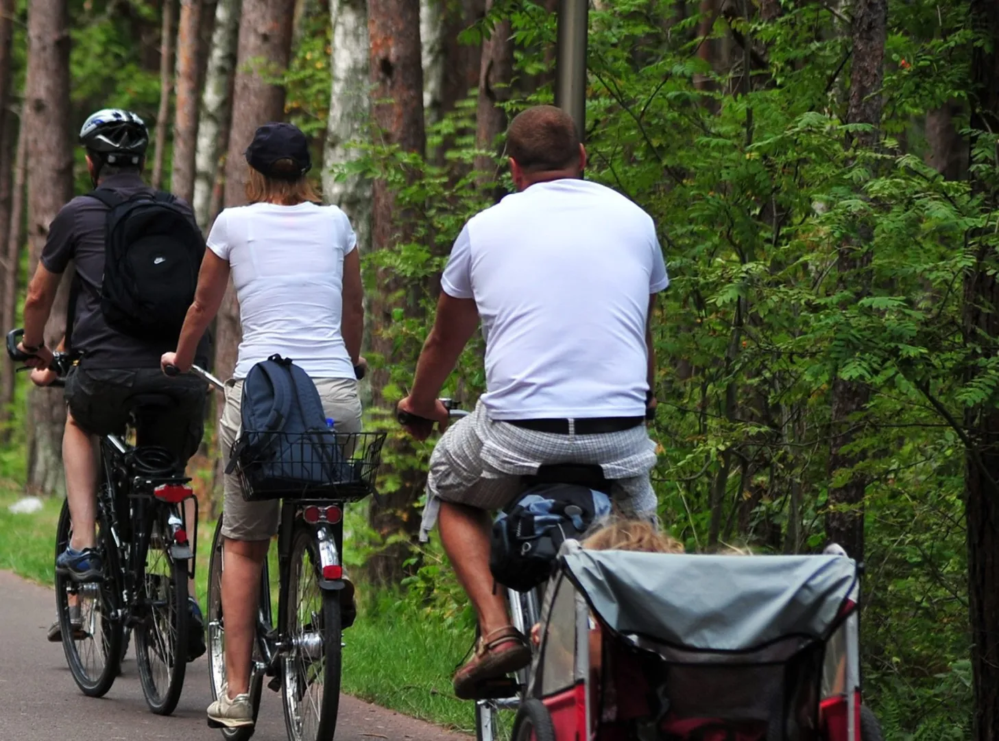 Nitka: w Polsce nadal bardzo brakuje przemyślanych systemowych rozwiązań, które umożliwiłyby i rozpowszechniły uprawianie turystyki rowerowej. Fot. PAP/	Marcin Bielecki (zdjęcie ilustracyjne)