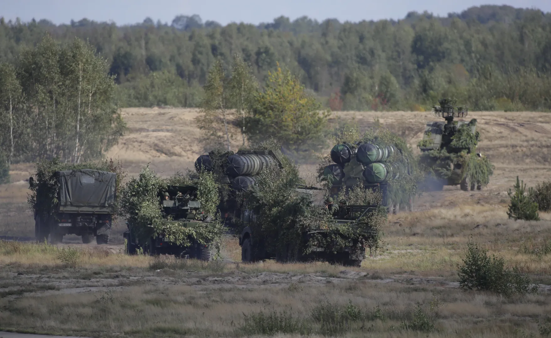 Білоруська військова колона під час навчань. Фотоілюстрація. Fot. PAP/EPA/SERGEI GRITS