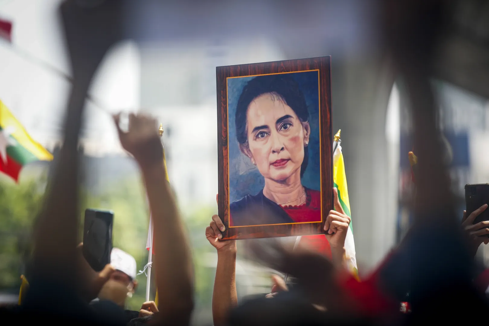Wizerunek Aung San Suu Kyi  podczas protestów w Mjanmie. Fot. PAP/EPA/DIEGO AZUBEL 