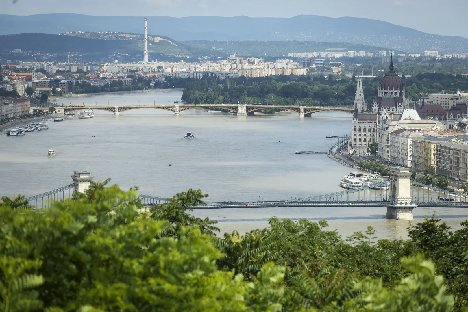 Widok na Dunaj w Budapeszcie, zdjęcie ilustracyjne, fot. PAP/EPA/MTI/Robert Hegedus
