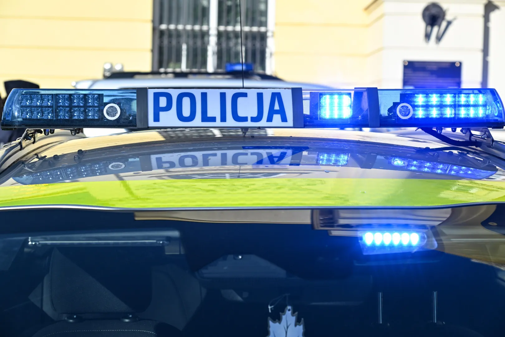 Radiowóz przed Komendą Stołeczną Policji w Warszawie	Fot. PAP/Radek Pietruszka